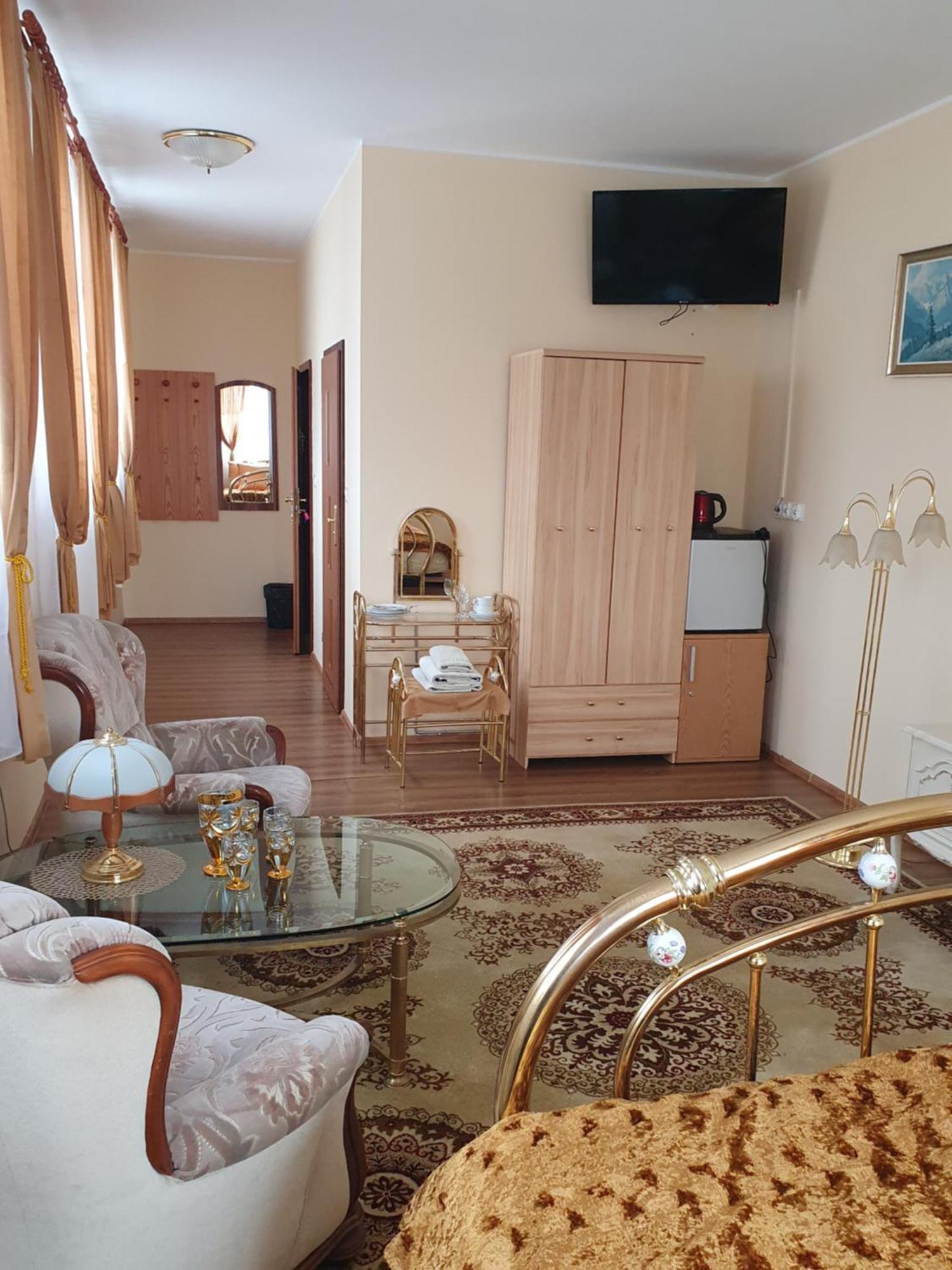 Hotel Dworek Вроцлав Экстерьер фото