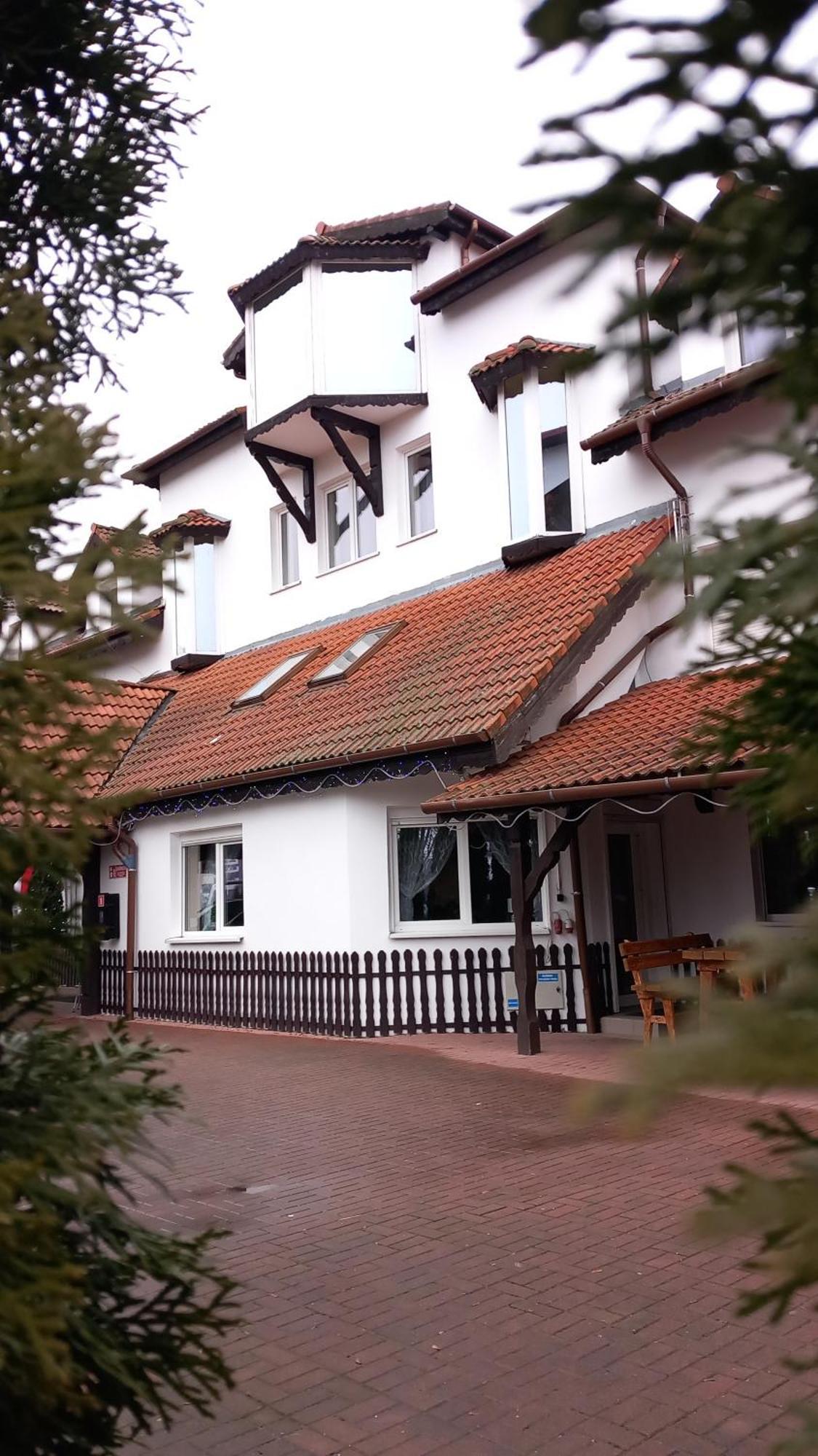 Hotel Dworek Вроцлав Экстерьер фото